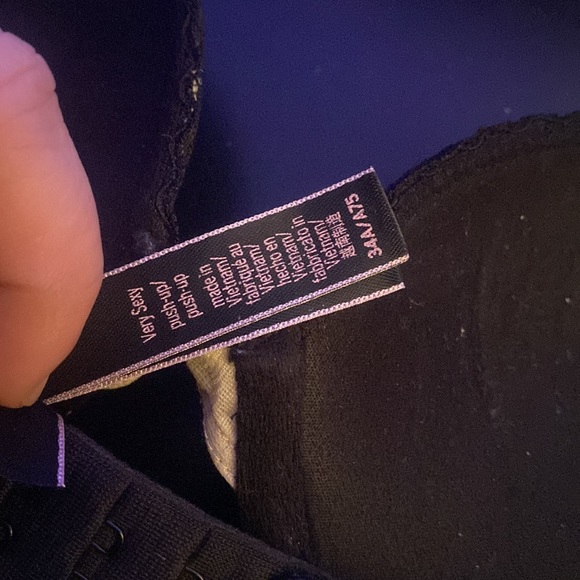 Victorias Secret very sexy push up - Picture 2 of 4